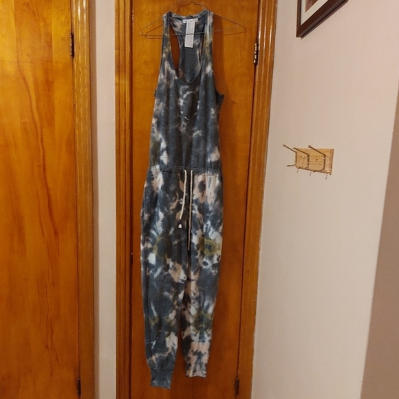 Yfb tie  dye jumpsuit size S bnwt - Picture 3 of 6